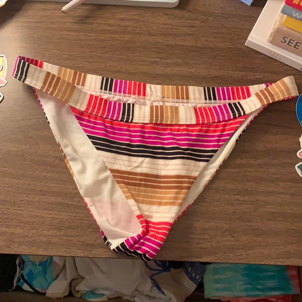 Billabong bottoms size large